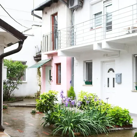 Red Kruz Apartman *