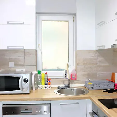 Red Kruz Apartman Belgrád